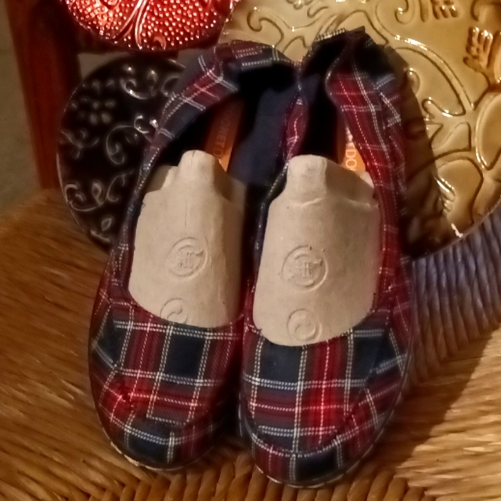 Ladies flat shoes